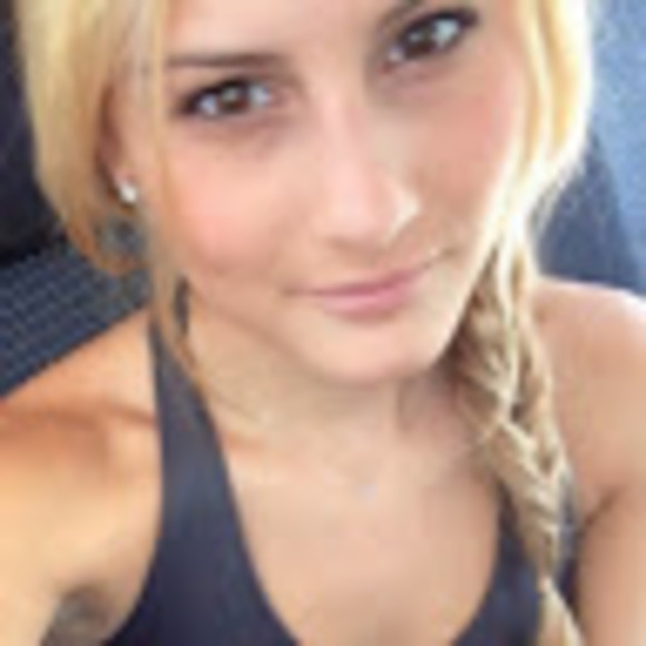 Meet your Posher, Adriana - Picture 1 of 1